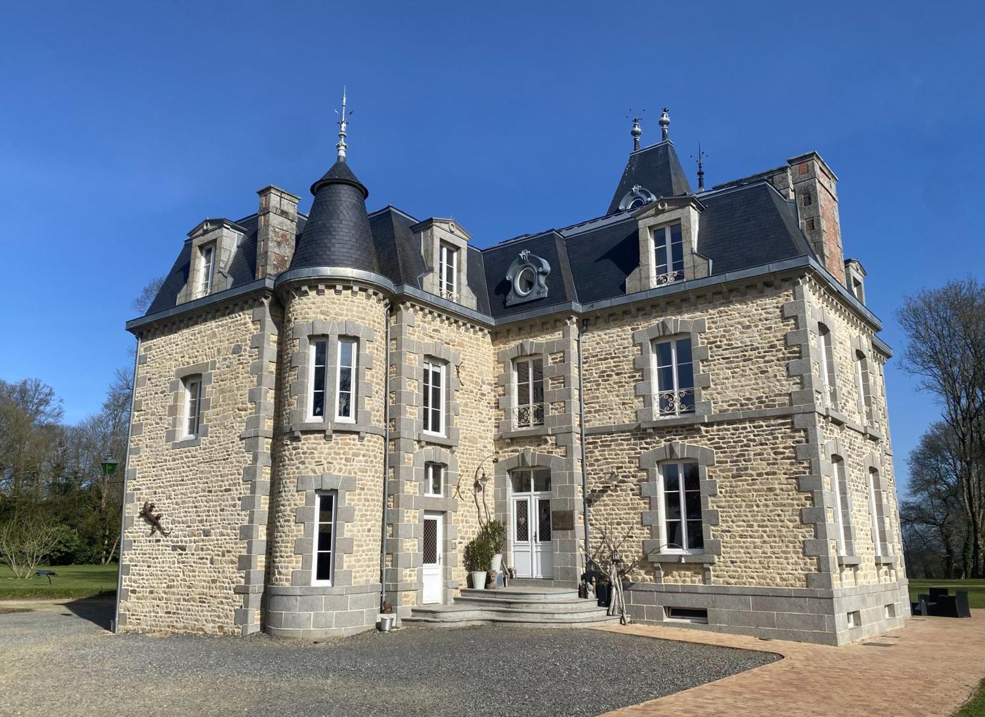 Au Chateau La Lucerne-d'Outremer Exterior photo